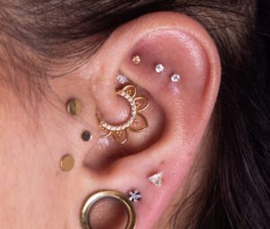 4 Gem Flower Dot Stud